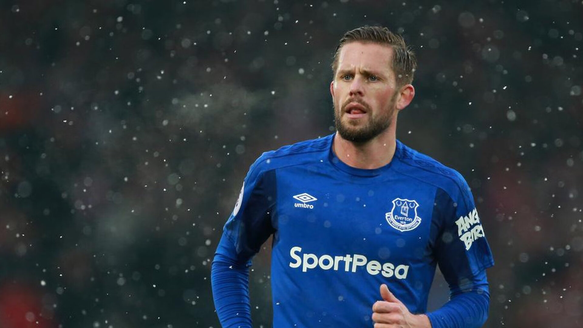 塔图姆在掘金比赛中夺冠，出色发挥引发热议！观众掌声雷动